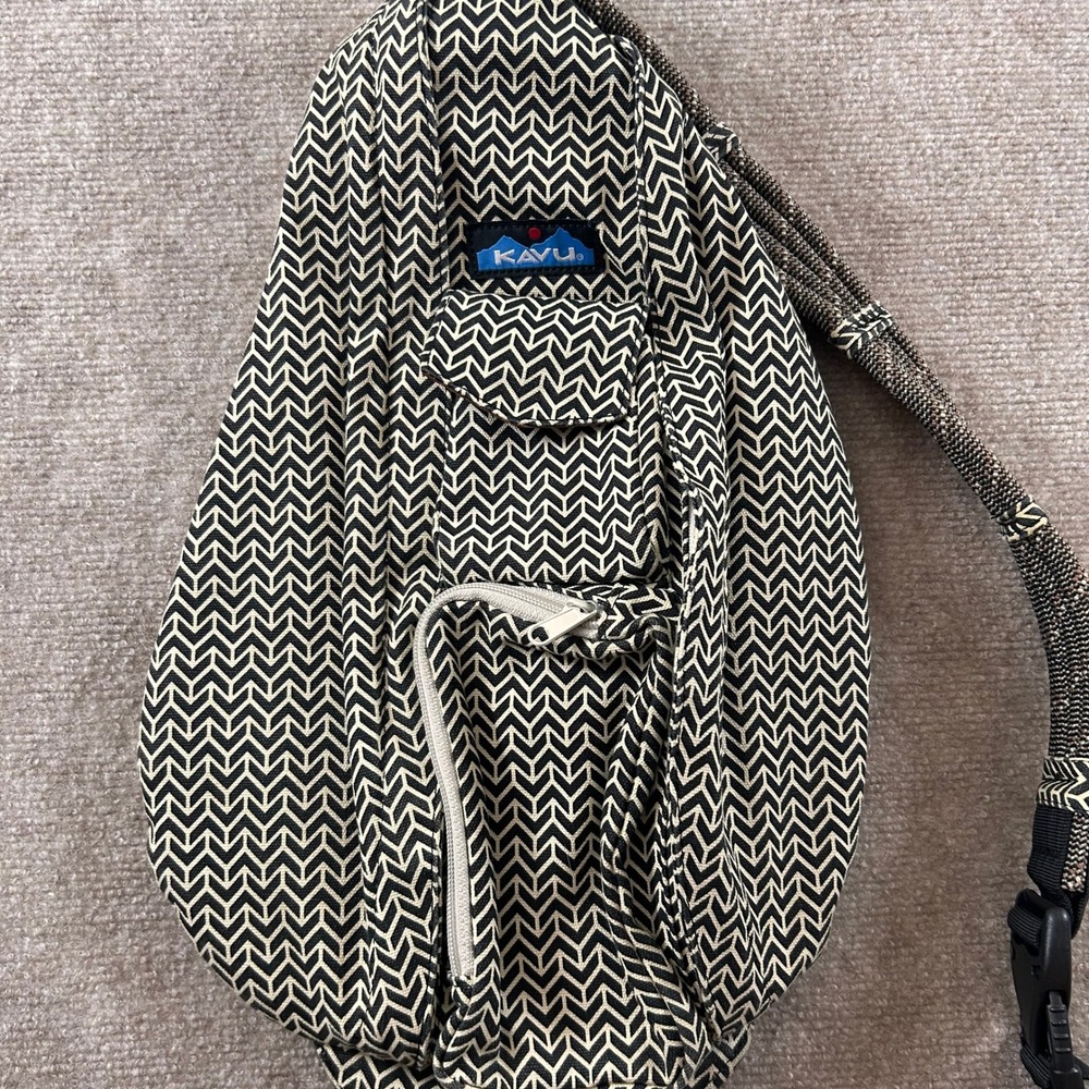 KAVU Rope Bag Sling Backpack Black Cream Chevron Canvas Crossbody‎ Hiking Travel